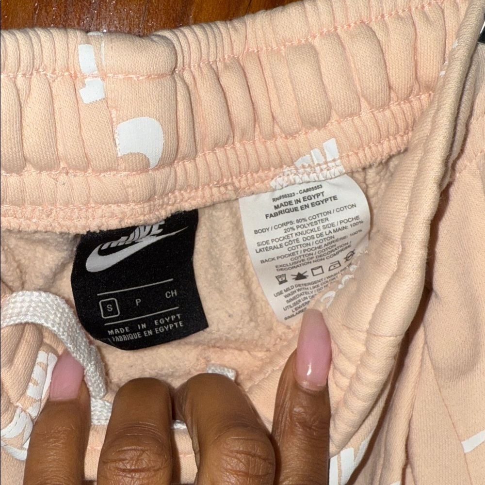 Nike Light Peach Logo Shorts - Picture 2 of 7